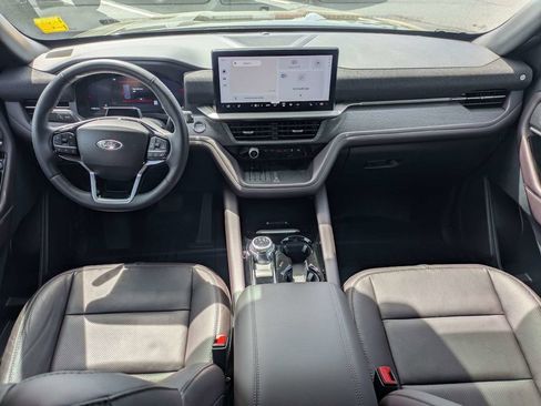 Used 2025 Ford Explorer Platinum w/ Ultimate Package RWD image 2