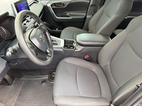 Used 2023 Toyota RAV4 LE FWD image 5