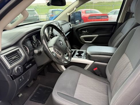 Used 2021 Nissan Titan SV w/ SV Convenience Package RWD image 10