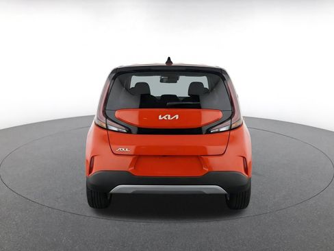 Used 2025 Kia Soul LX w/ LX Technology Package FWD image 8