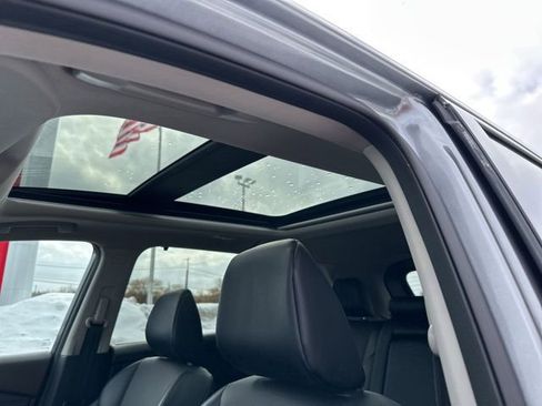 Used 2021 Nissan Rogue SV w/ Premium Package image 19