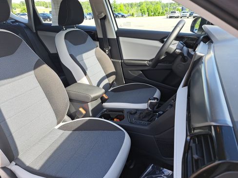 Certified 2025 Volkswagen Taos S AWD/4WD image 10