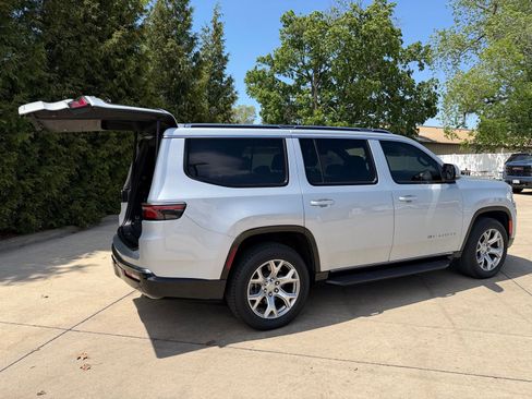 Used 2022 Jeep Wagoneer Series I w/ Premium Group I AWD/4WD image 37