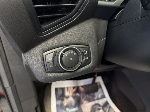 Used 2017 Ford Escape SE image 15