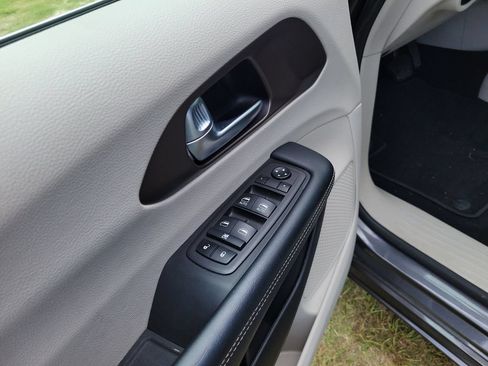 Used 2023 Chrysler Voyager LX FWD image 21
