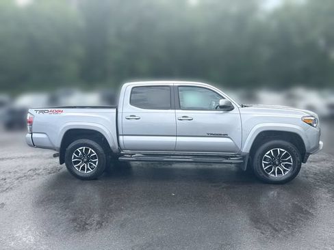 Used 2020 Toyota Tacoma TRD Sport w/ Technology Package AWD/4WD image 9