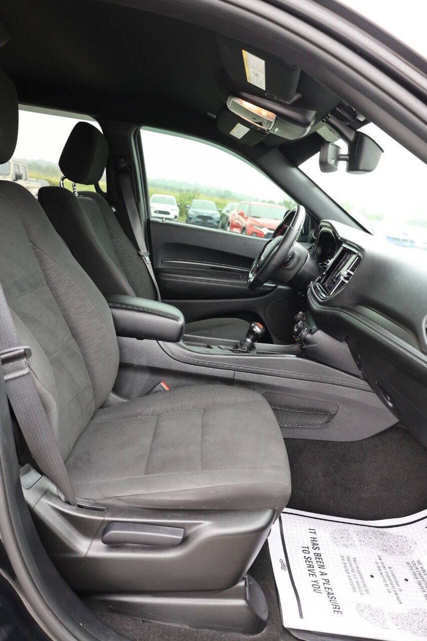 Used 2022 Dodge Durango SXT w/ Blacktop Package AWD/4WD image 15
