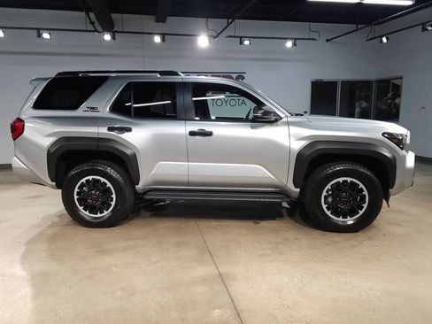 Used 2025 Toyota 4Runner TRD Off-Road AWD/4WD image 8