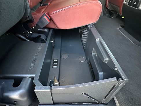 Used 2021 Ford F350 Platinum w/ FX4 Off-Road Package image 20