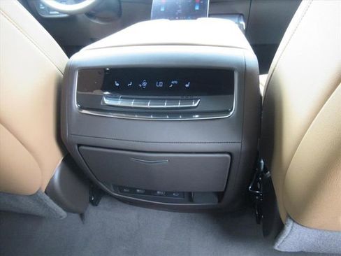 New 2026 Cadillac Escalade Luxury w/ LPO, Radiant Package AWD/4WD image 33