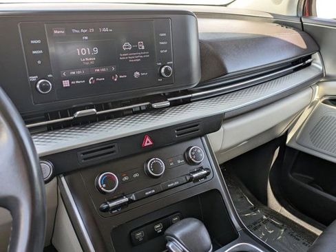 Used 2023 Kia Carnival LX FWD image 15