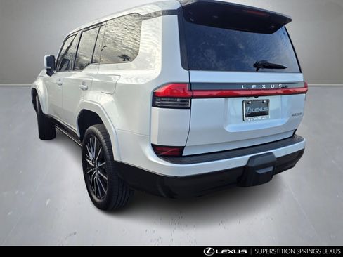 Used 2024 Lexus GX 550 w/ Accessory Package (Z1) image 4