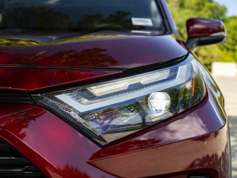 Used 2024 Toyota RAV4 XLE w/ Convenience Package FWD image 11