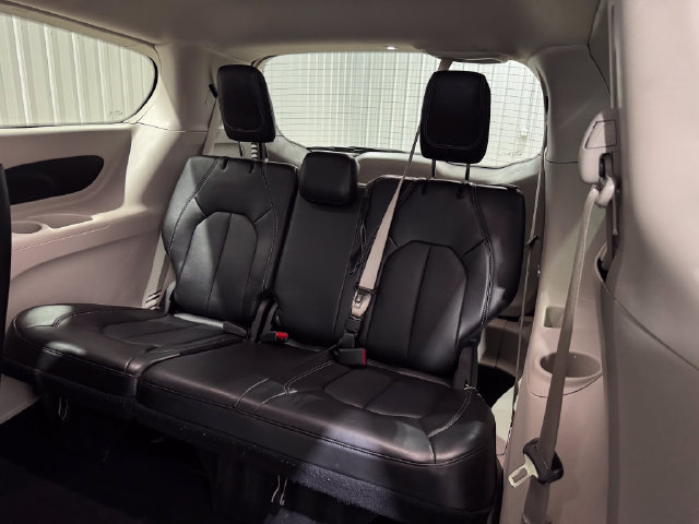 Used 2024 Chrysler Pacifica Touring-L FWD image 22