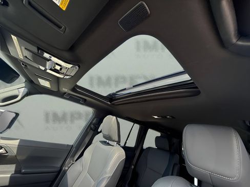 Used 2025 Lexus GX 550 w/ Accessory Package (2T) AWD/4WD image 6