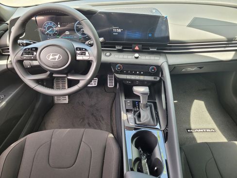 New 2025 Hyundai Elantra SEL image 14