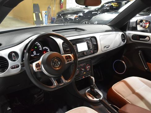 Used 2015 Volkswagen Beetle 1.8T Classic FWD image 12