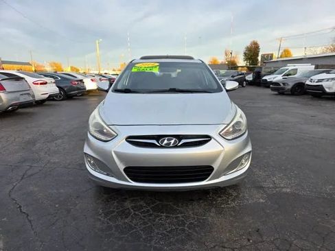 Used 2014 Hyundai Accent SE w/ Option Group 3 FWD image 19