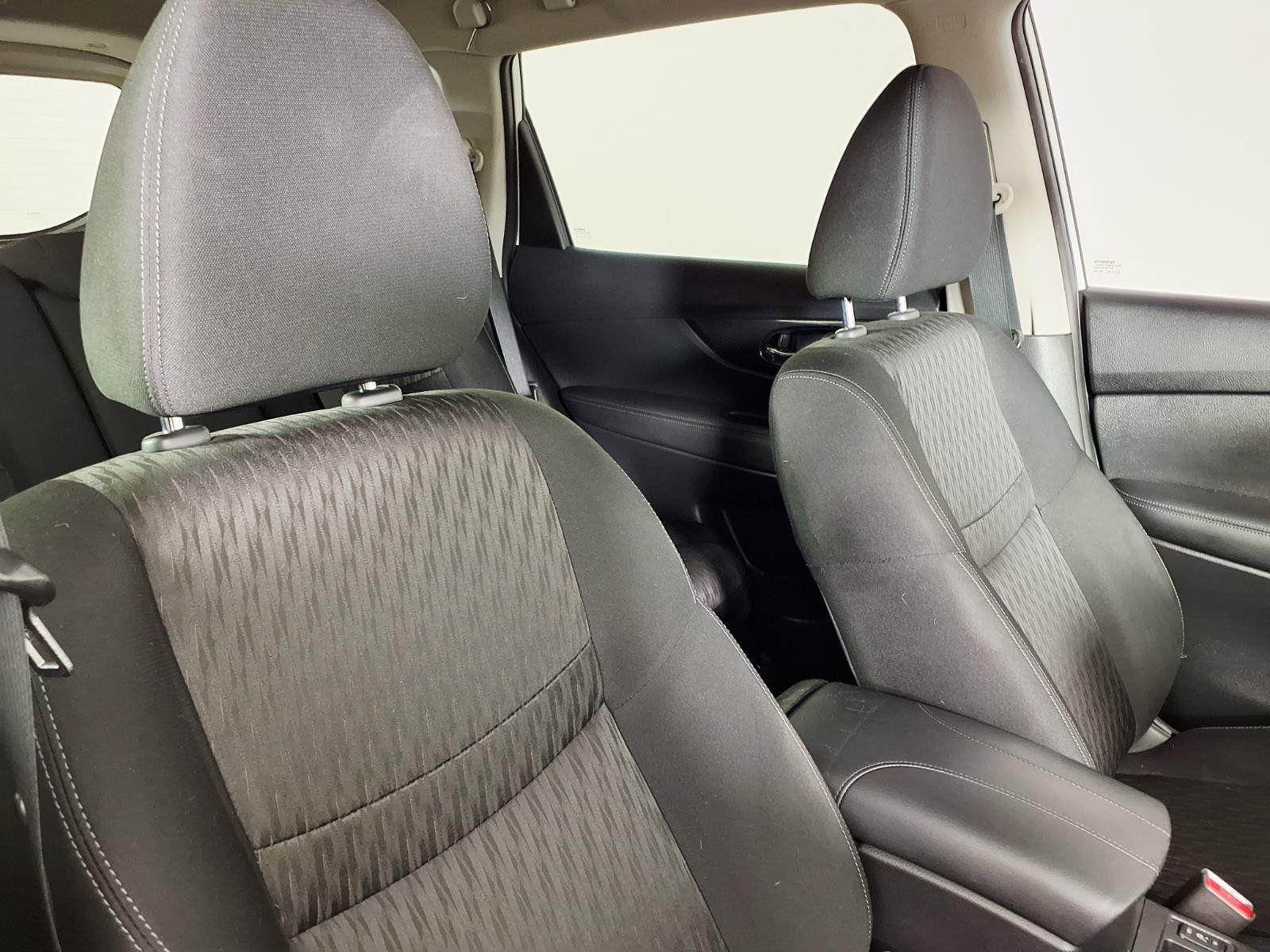 Used 2017 Nissan Rogue SV FWD image 10