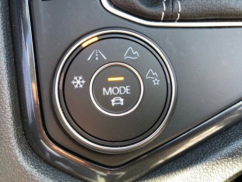 Used 2024 Volkswagen Tiguan Wolfsburg Edition image 32