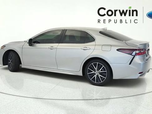 Used 2022 Toyota Camry SE AWD/4WD image 3