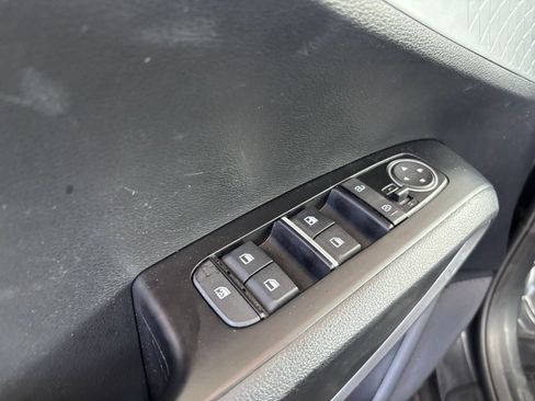 Used 2025 Kia Soul LX w/ LX Technology Package FWD image 18
