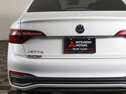 Used 2023 Volkswagen Jetta SE FWD image 13