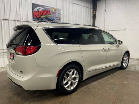 Used 2019 Chrysler Pacifica Touring-L Plus w/ Advanced Safetytec Group FWD image 7