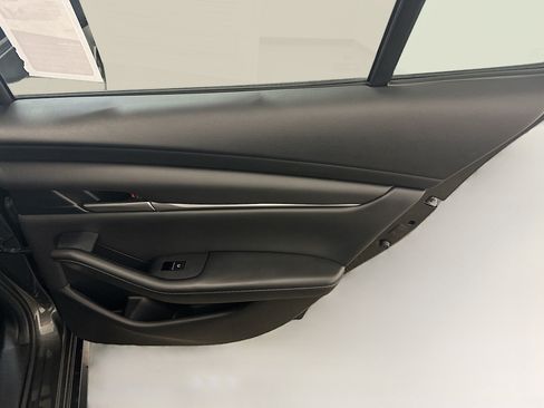 Used 2023 MAZDA MAZDA3 s FWD image 31