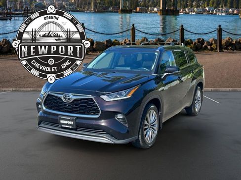 Used 2022 Toyota Highlander Platinum AWD/4WD image 1