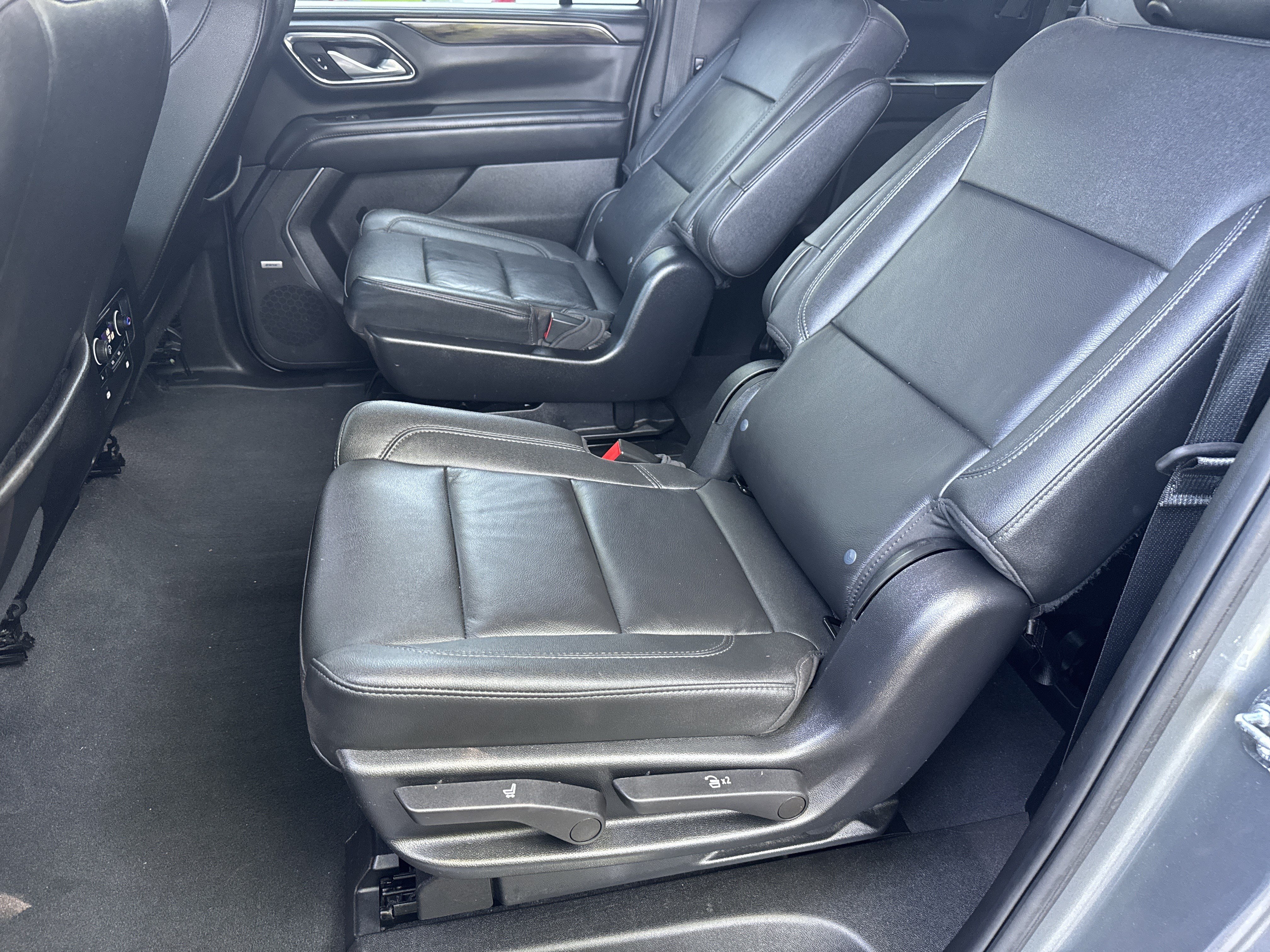 Certified 2022 Chevrolet Suburban Z71 w/ Luxury Package AWD/4WD image 21