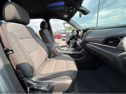 Used 2023 Chevrolet Traverse LT FWD image 6