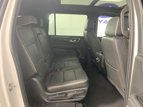 Used 2023 GMC Yukon XL SLT AWD/4WD image 38