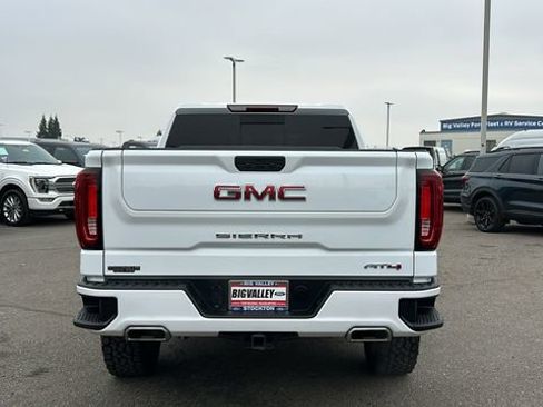 Used 2022 GMC Sierra 1500 AT4 w/ AT4 Preferred Package image 4