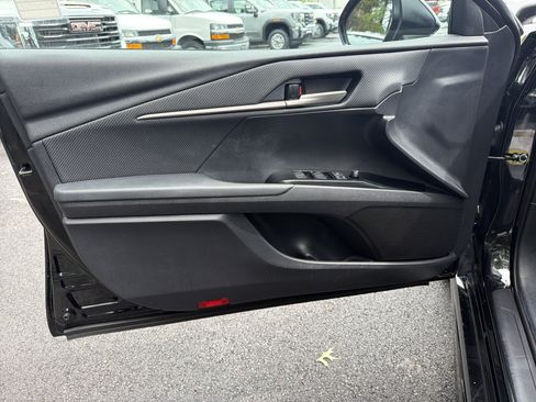 Used 2025 Toyota Camry SE FWD image 14