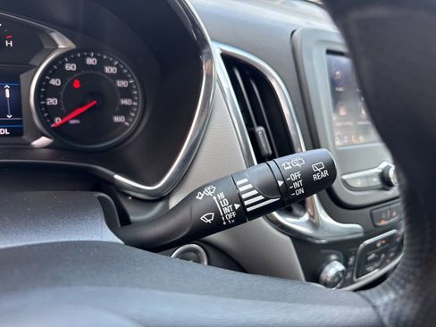 Used 2022 Chevrolet Equinox LS w/ LS Convenience Package image 13