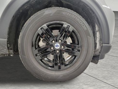 Used 2023 Ford Explorer XLT w/ Equipment Group 202A image 4