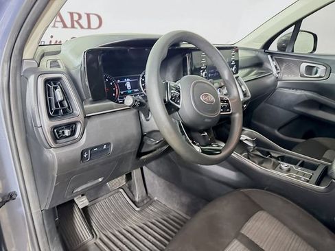 Used 2021 Kia Sorento LX image 11