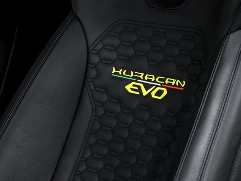 Used 2022 Lamborghini Huracan EVO AWD/4WD image 21
