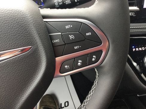 New 2026 Chrysler Pacifica Select AWD/4WD image 13