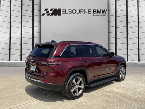 Used 2025 Jeep Grand Cherokee Limited w/ Luxury Tech Group II AWD/4WD image 4