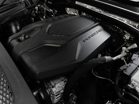 Certified 2026 Porsche Macan AWD/4WD image 39