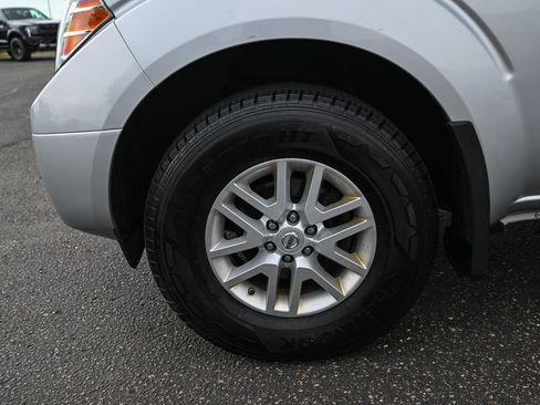 Used 2018 Nissan Frontier SV AWD/4WD image 12