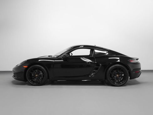 Certified 2022 Porsche 718 Cayman RWD image 2