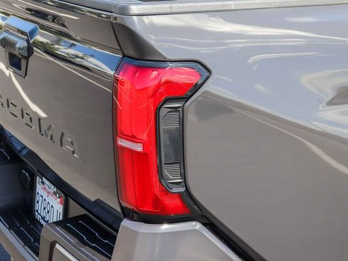 Certified 2025 Toyota Tacoma SR5 AWD/4WD image 8