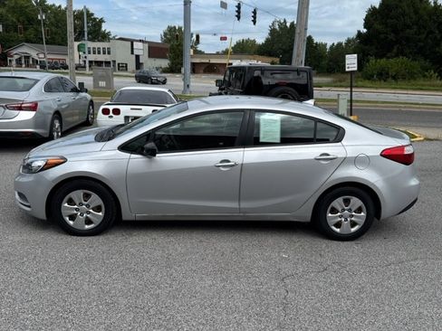 Used 2016 Kia Forte LX image 2