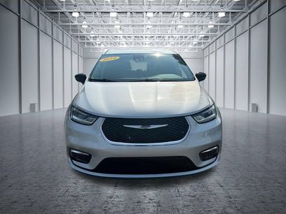 Used 2024 Chrysler Pacifica Touring-L