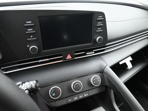 New 2026 Hyundai Elantra SE image 19