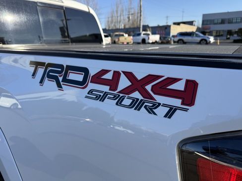Used 2022 Toyota Tacoma TRD Sport image 5
