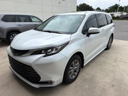 Used 2022 Toyota Sienna XLE